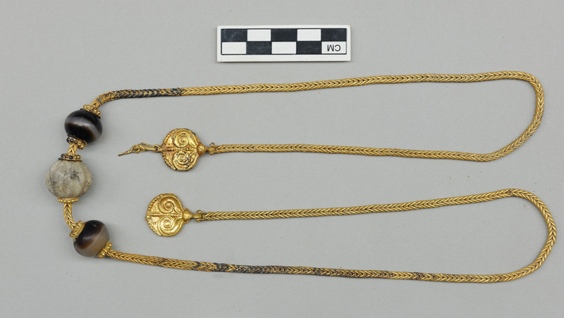 Illustration for article titled Ancient Greek Warrior's Tomb Yields Eye-Popping Treasures